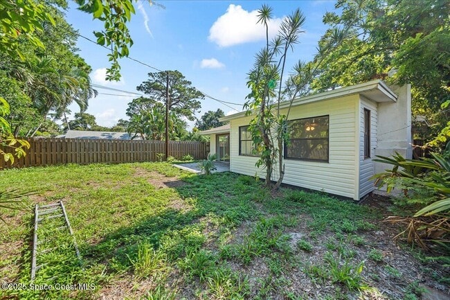 Building Photo - 935 S Tropical Trail