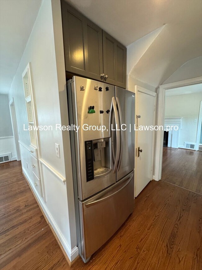 Building Photo - Charming and Updated Home in Raleigh Court with Fenced In Yard, Lawn Care Included!