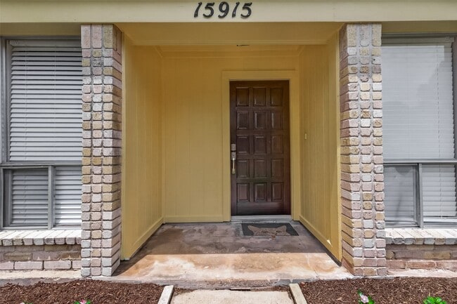 Building Photo - 15915 Dunmoor Dr