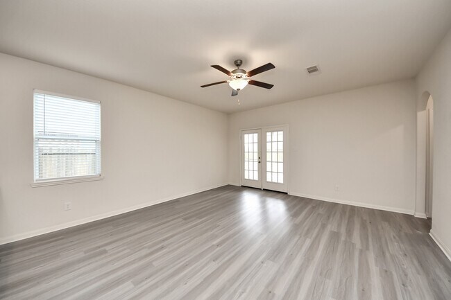 Building Photo - 305 Wayne County Dr