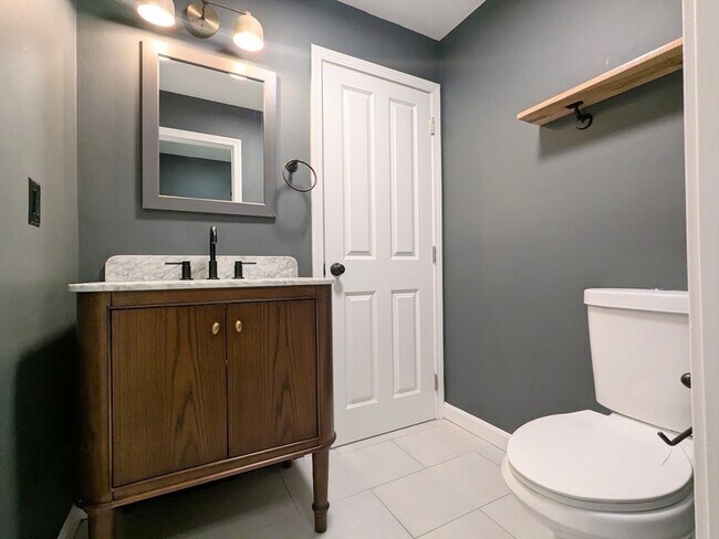 Building Photo - 107 Franklin St Ext