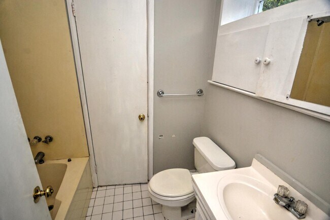 Building Photo - 3835 Capers Ave