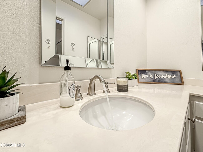 Building Photo - 655 Arroyo Oaks Dr