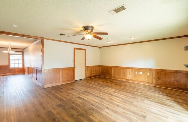 Building Photo - 1016 Grayland Dr