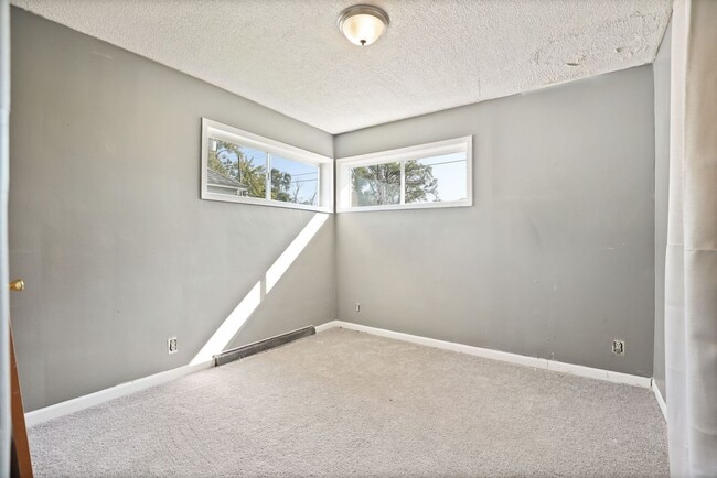 Building Photo - 2507 Prescott Ave