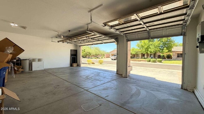 Building Photo - 1121 E Powell Way