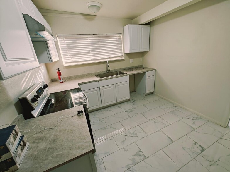 Building Photo - 4692 Randall Dr