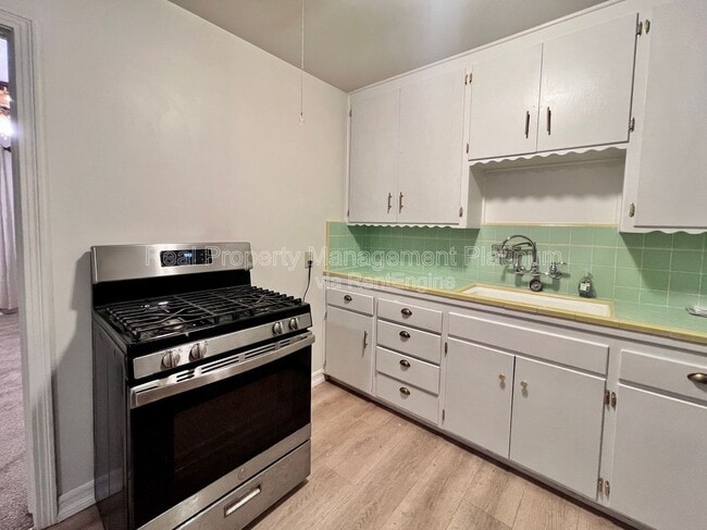 Building Photo - 1132 W Saginaw Way