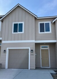 Building Photo - Brand New Townhome!