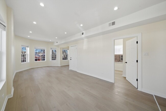 Building Photo - 4957 W Superior St