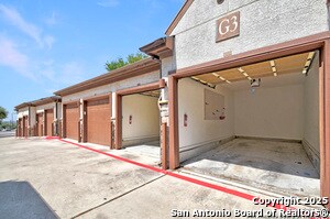 Building Photo - 7204 Oak Manor Dr
