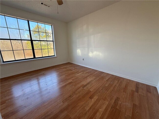 Building Photo - 4093 N 40th St