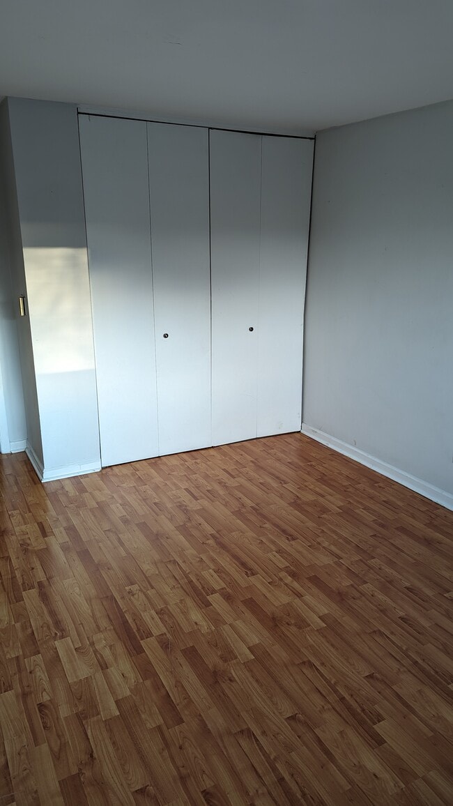 Primary Photo - 860 E Old Willow Rd