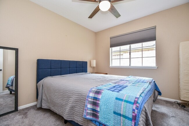 Building Photo - 8323 Lake Crystal Dr
