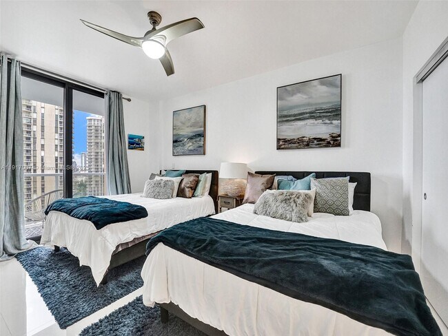 Building Photo - 20281 E Country Club Dr