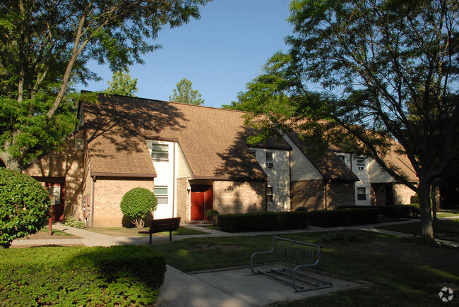 Building Photo - Pine Ridge Estates