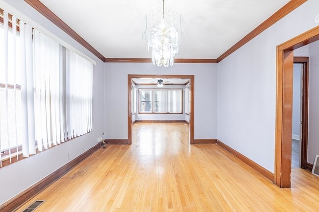 Building Photo - 6141 S Kilbourn Ave