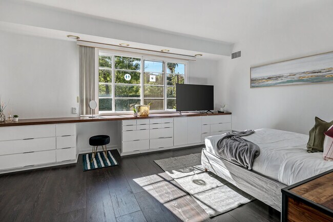 Building Photo - 19471 Rosita St