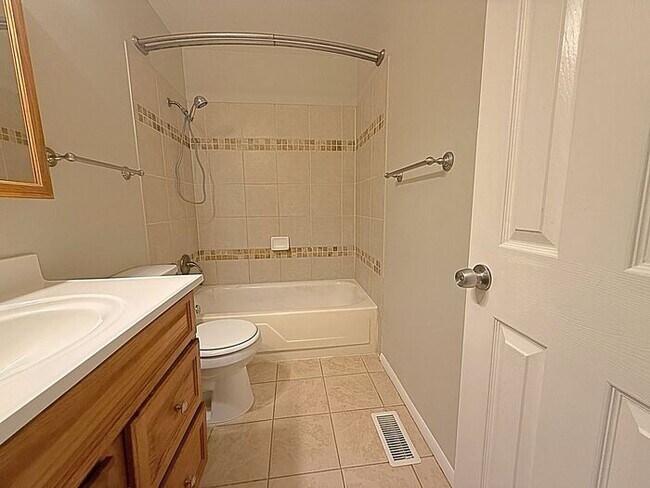 Building Photo - 3 bedroom ranch home nestled in a cul-de-sac!