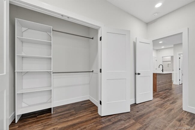 Building Photo - 19 Welling Pl