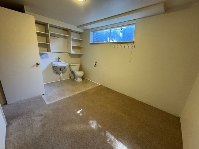 Building Photo - Mid-century modern view 3 bed house on top private drive with view of valley