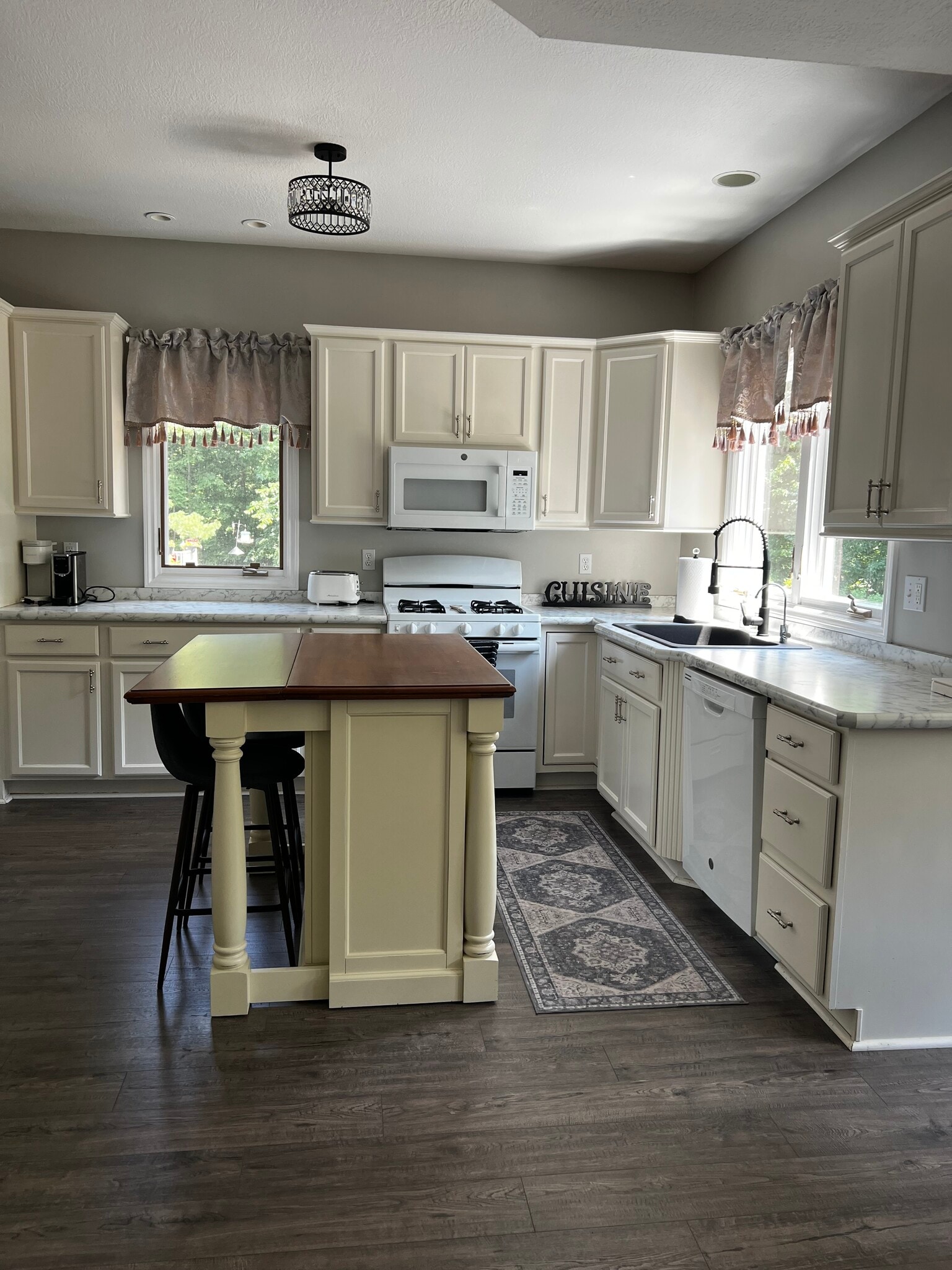 Building Photo - 3269 Grey Village Dr