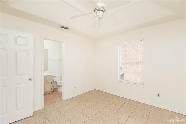 Building Photo - 12 Ulex Ave
