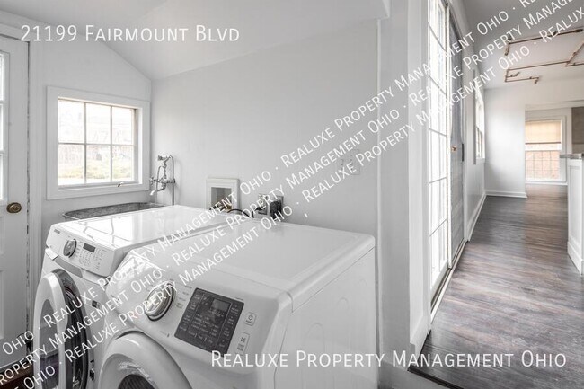 Building Photo - 21199 Fairmount Blvd
