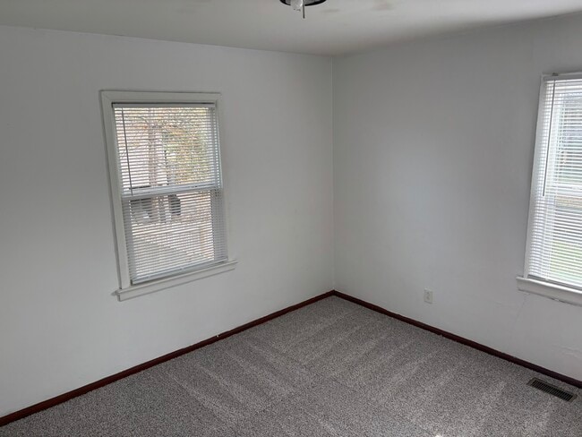 Building Photo - 148 W Moody Ave