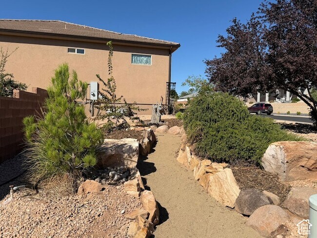 Building Photo - 2596 Hidden Canyon Dr