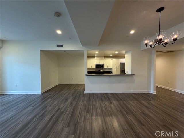 Building Photo - 14934 Burbank Blvd