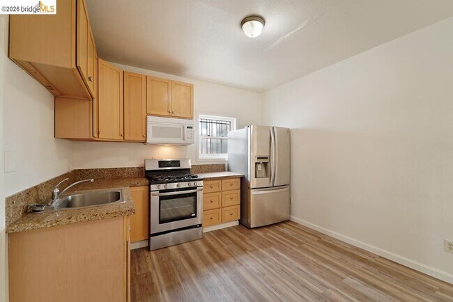 Building Photo - 400 Bissell Ave