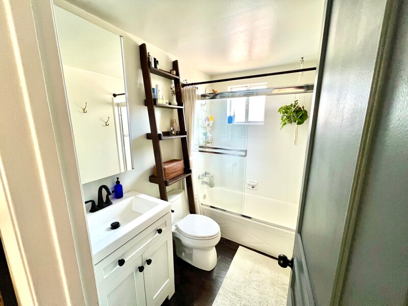 Building Photo - 726 Beall St