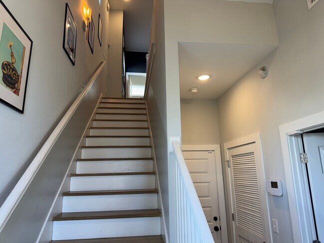Building Photo - Great 3BR Home in the Heart of Nashville