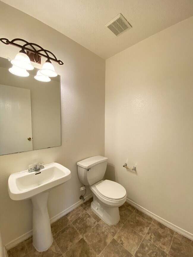 Building Photo - 2 STORY SW STYLE HOME W/LOFT