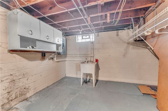 Building Photo - 2411 Brookdale Ave