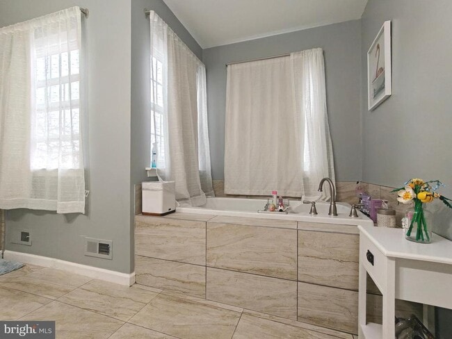 Building Photo - 38 Elkington Dr