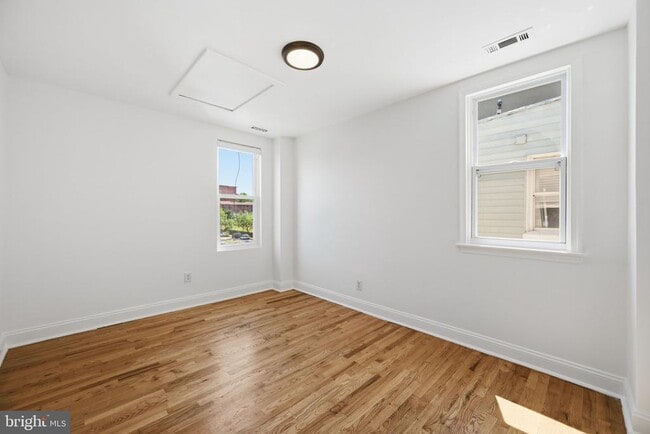 Building Photo - 924 Euclid St NW
