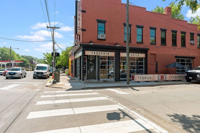 Building Photo - Classic Fan Rowhome for Lease
