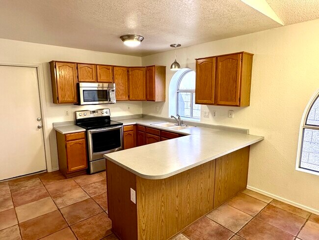 Building Photo - 2914 E Woodland Dr