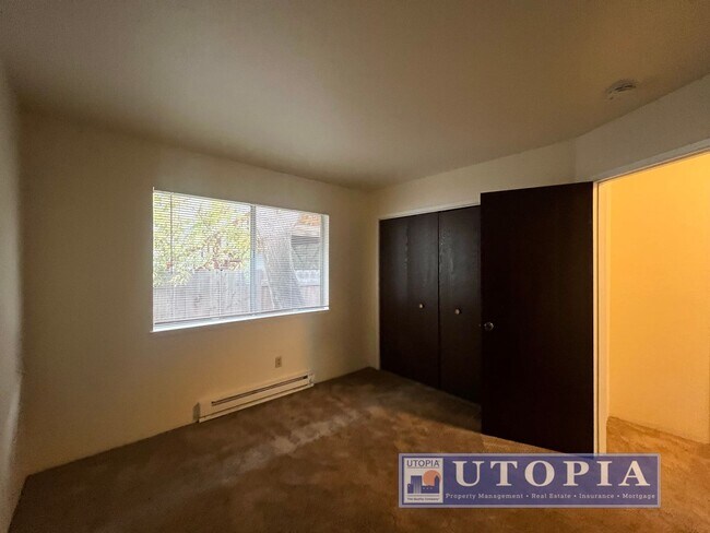 Building Photo - 136 Market St