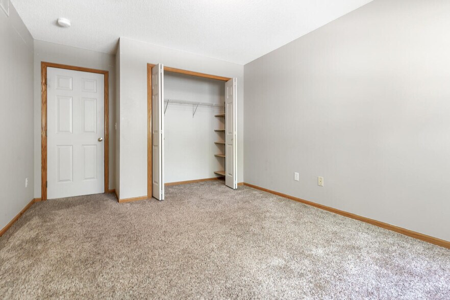 2nd Fl 2nd Bedroom - 150 S Prairie View Dr