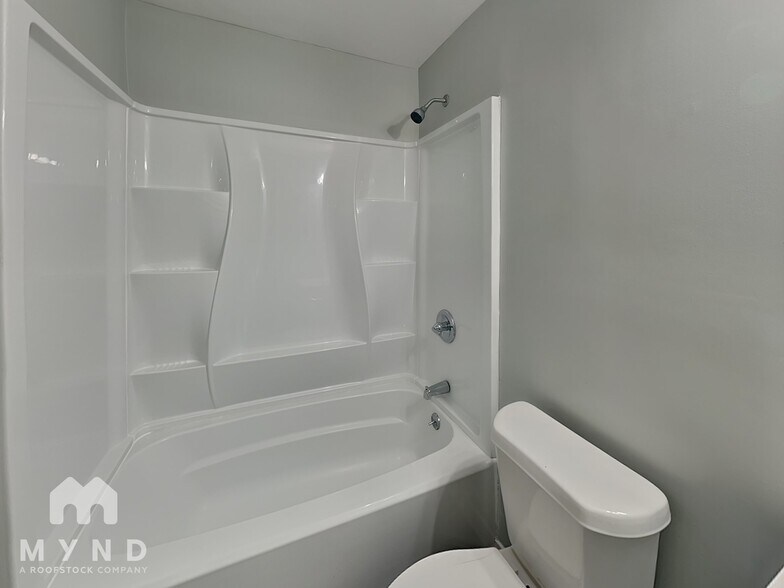 Building Photo - 438 Greenhill Way