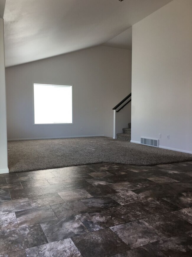 Building Photo - 3 Bed 3 Bath Single Family Home