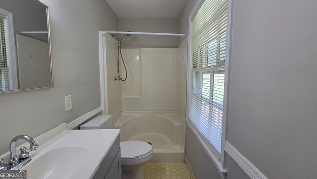 Building Photo - 715 Barnesdale Dr
