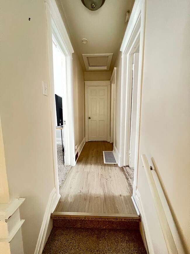 Building Photo - AVAILABLE JUNE 2026 - Renovated 3 Bed 1 Bath Home in East Duluth