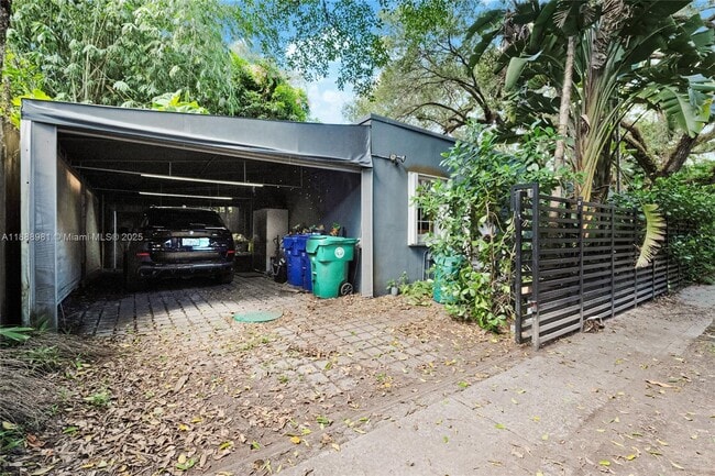 Building Photo - 3940 Loquat Ave