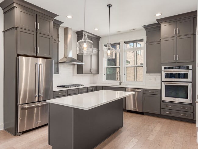 Primary Photo - 766 N 6th St