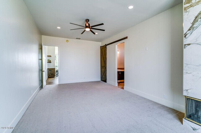 Building Photo - 301 E Jomax Rd