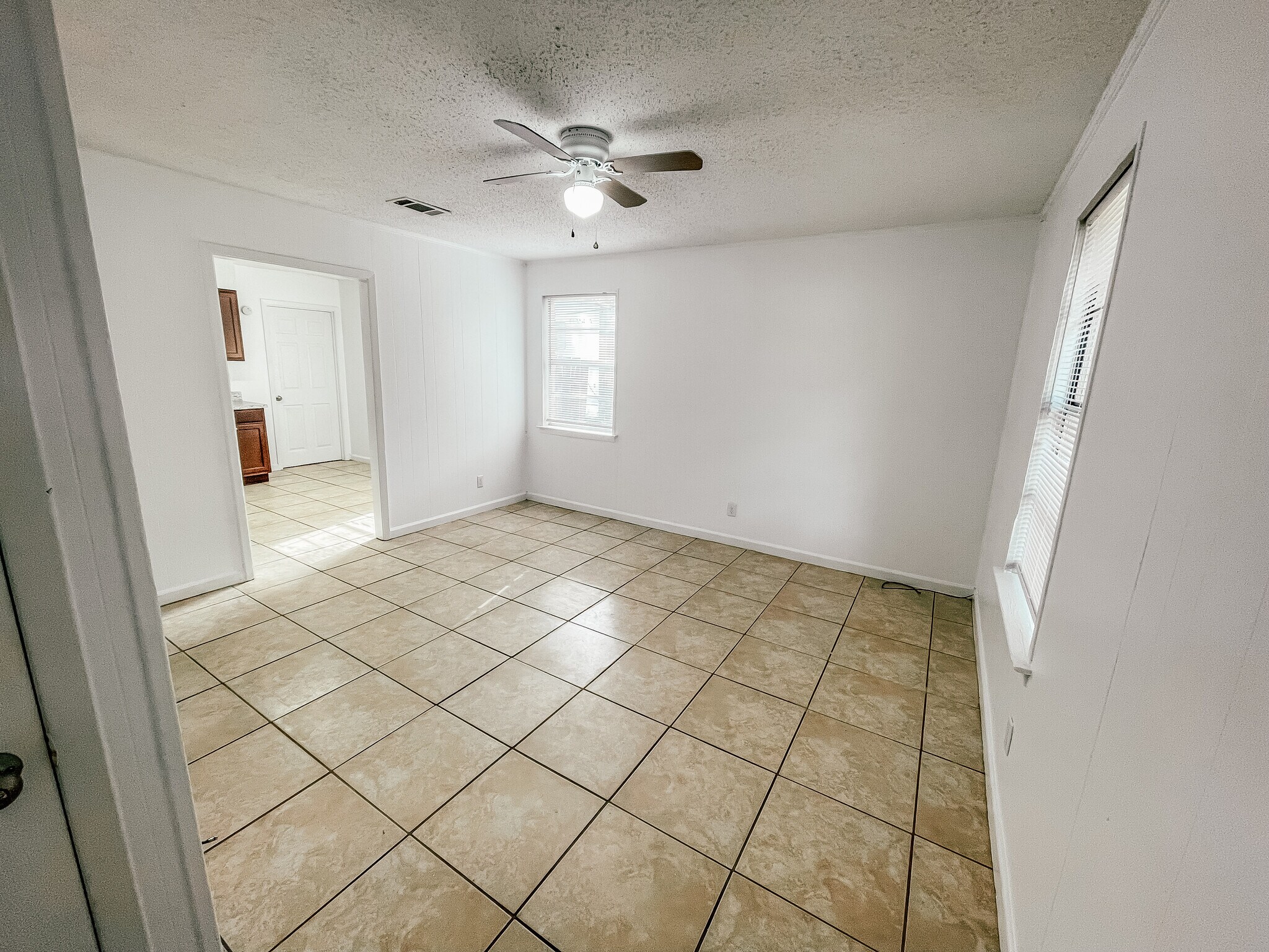 Living Room - 910 Calhoun Ave